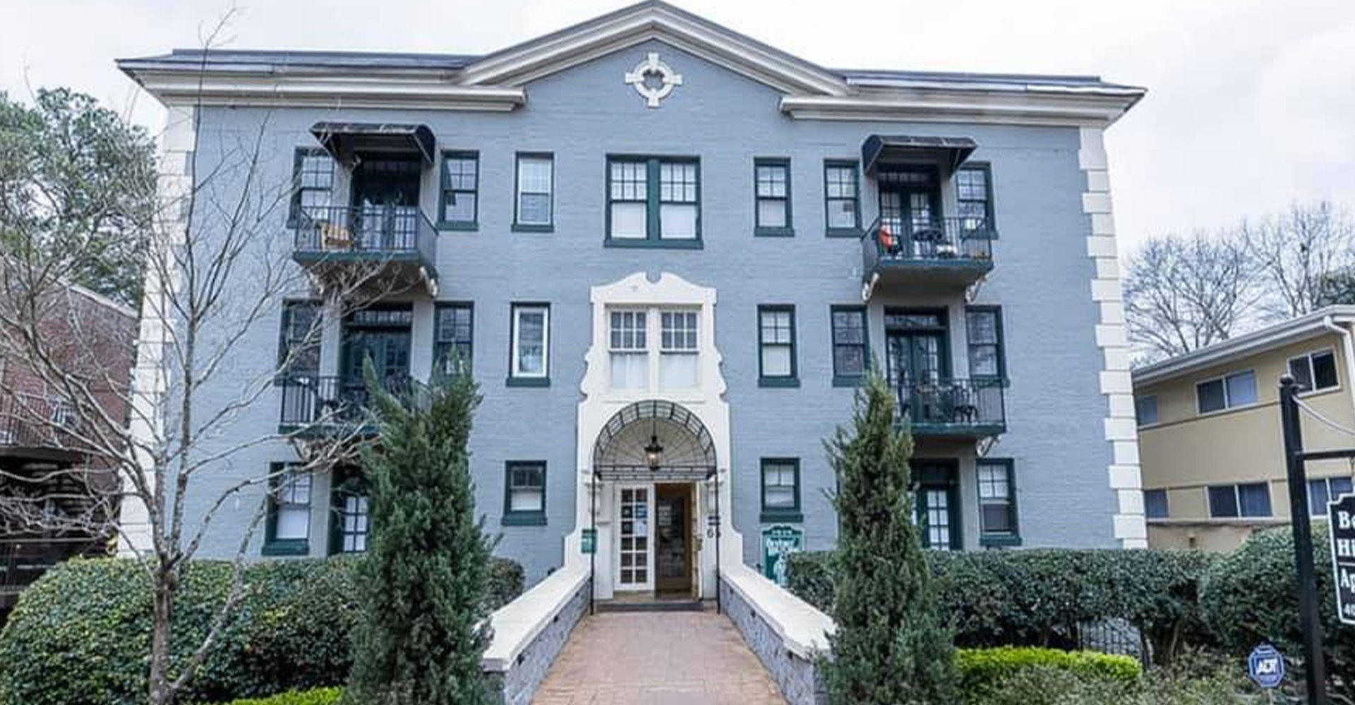 entrance of the Beachfront Buckhead apartments with sign